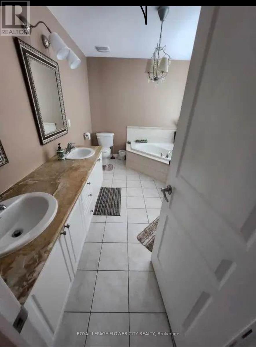 41 Begonia Crescent, Brampton, Ontario  L7A 0M7 - Photo 10 - W12602930