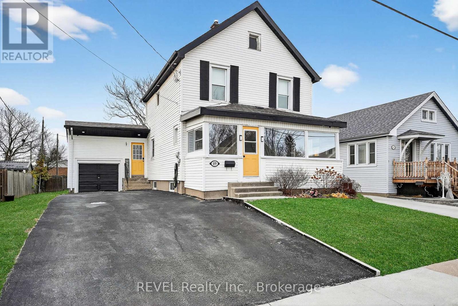 89 Queen Street N, Thorold, Ontario  L2V 2R4 - Photo 1 - X12594802