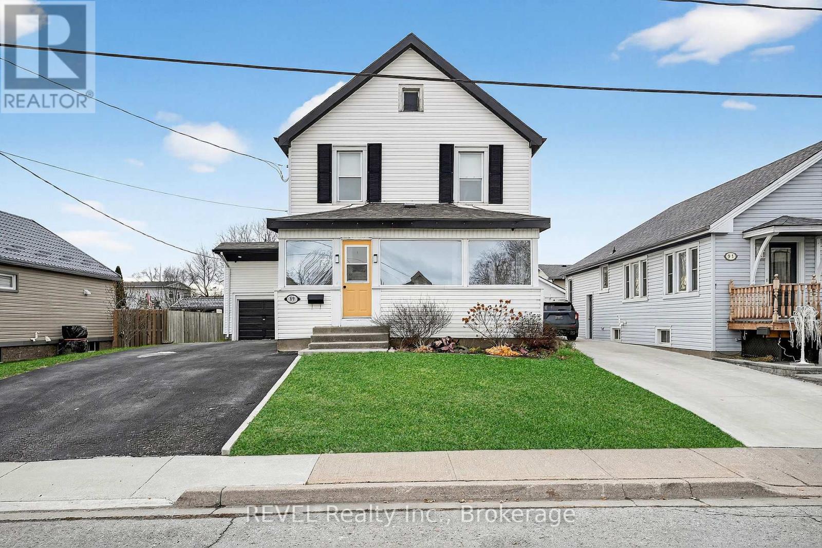 89 Queen Street N, Thorold, Ontario  L2V 2R4 - Photo 2 - X12594802