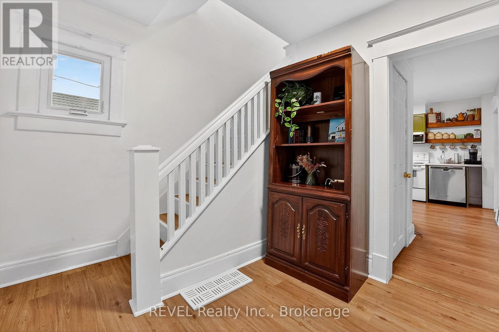 89 Queen Street N, Thorold, Ontario  L2V 2R4 - Photo 8 - X12594802