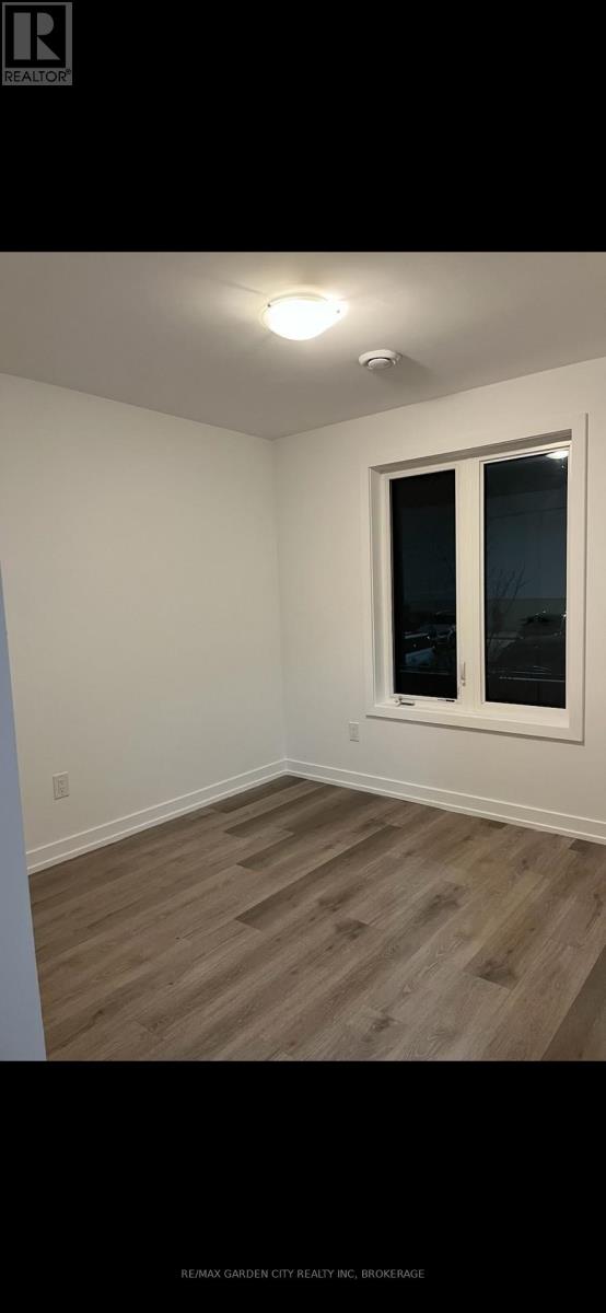 423 - 4263 Fourth Avenue, Niagara Falls, Ontario  L2E 0C2 - Photo 3 - X12602946