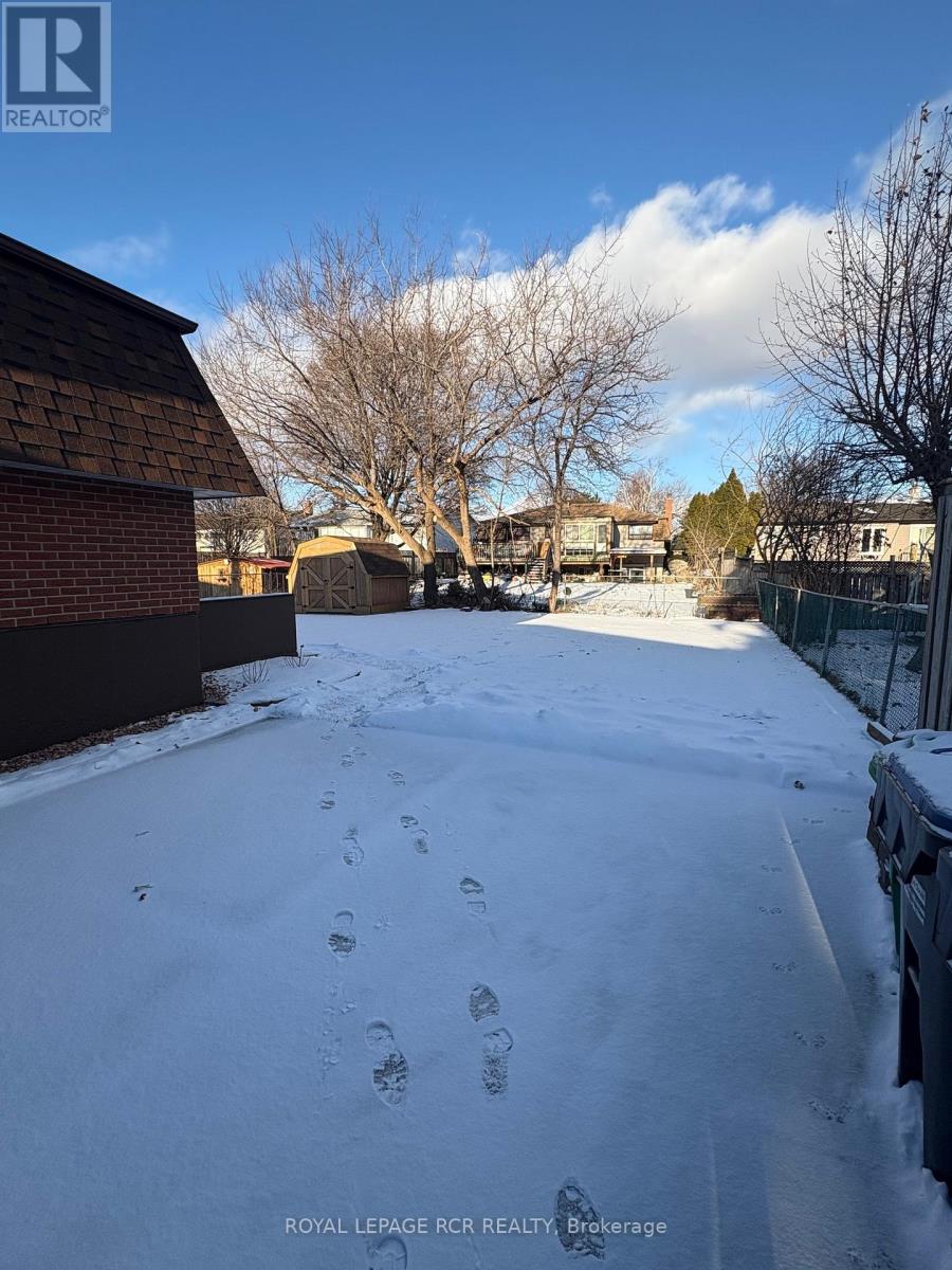 37 Grassmere Crescent, Brampton, Ontario L6S 1C9 - Photo 28 - W12602726