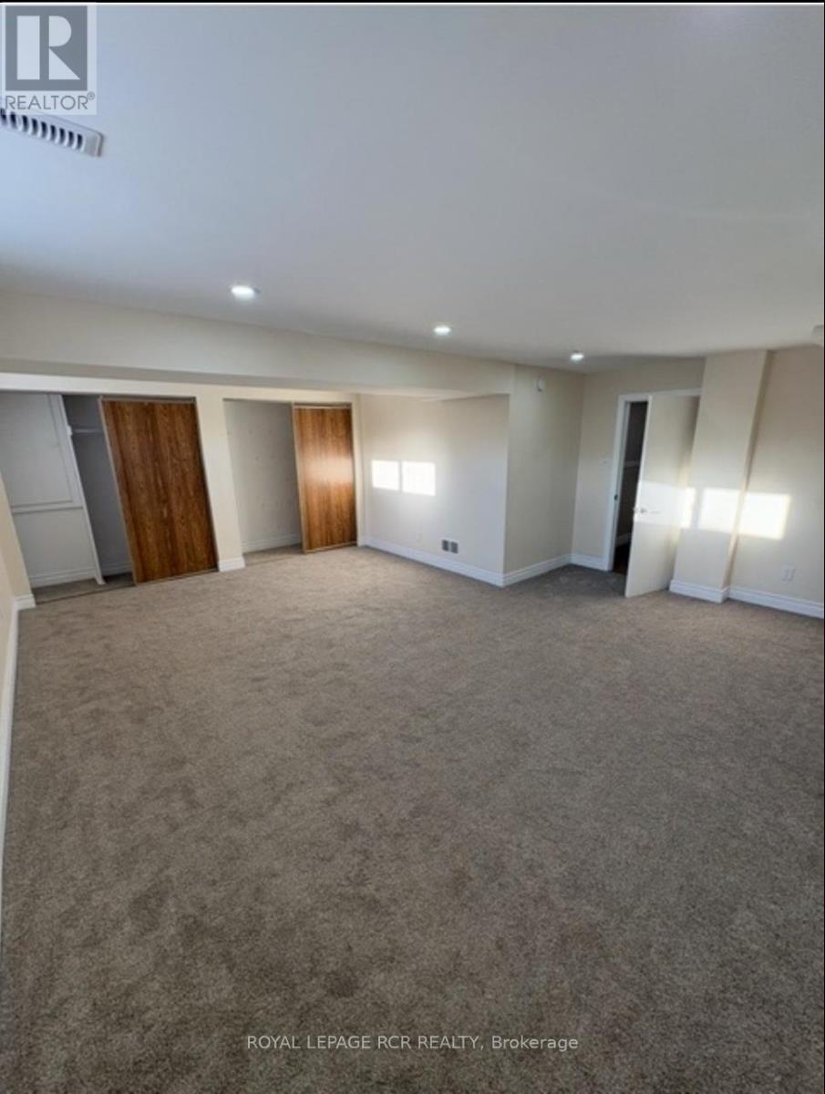 37 Grassmere Crescent, Brampton, Ontario L6S 1C9 - Photo 24 - W12602726