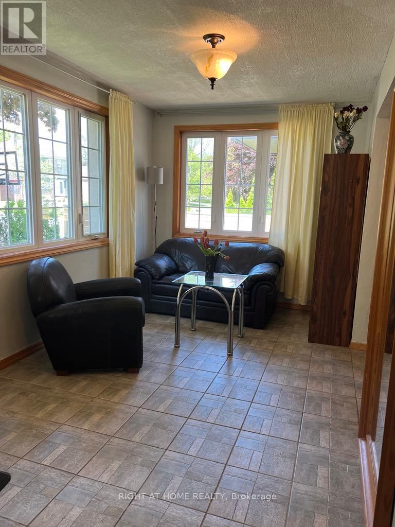 Main Floor - 15 Lynnhaven Road, Toronto, Ontario  M6A 2K7 - Photo 11 - C12602984