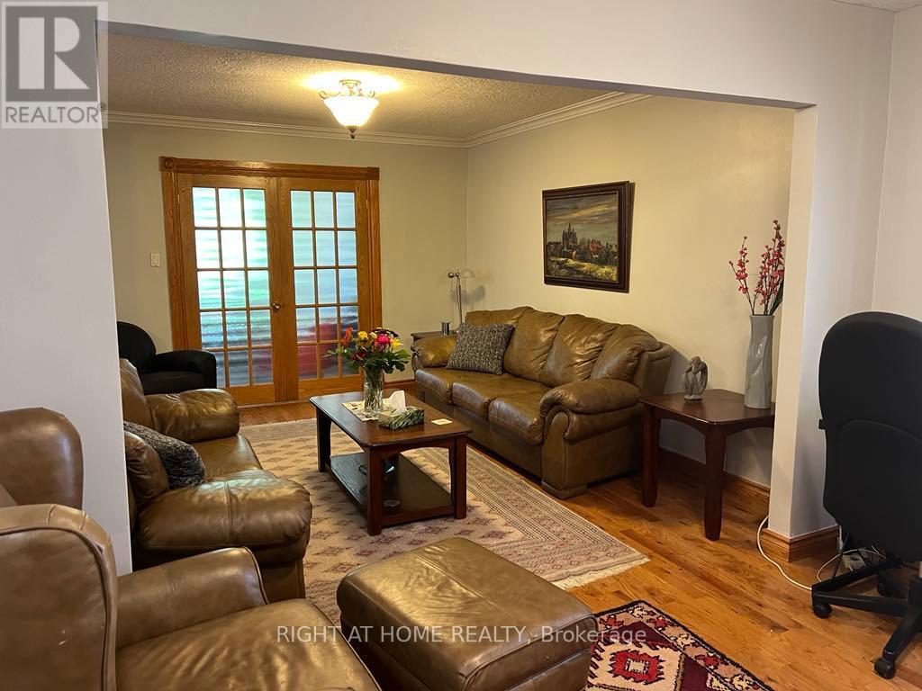 Main Floor - 15 Lynnhaven Road, Toronto, Ontario  M6A 2K7 - Photo 7 - C12602984