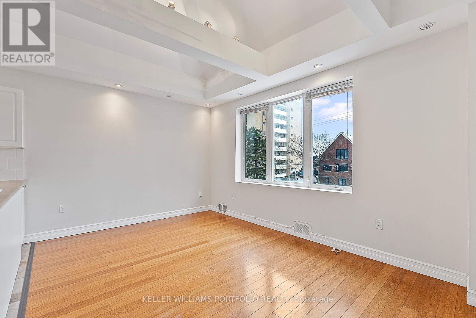 4 - 546 Eglinton Avenue E, Toronto, Ontario  M4P 1N9 - Photo 11 - C12603002