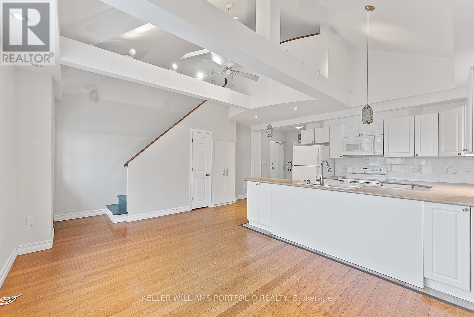 4 - 546 Eglinton Avenue E, Toronto, Ontario  M4P 1N9 - Photo 13 - C12603002