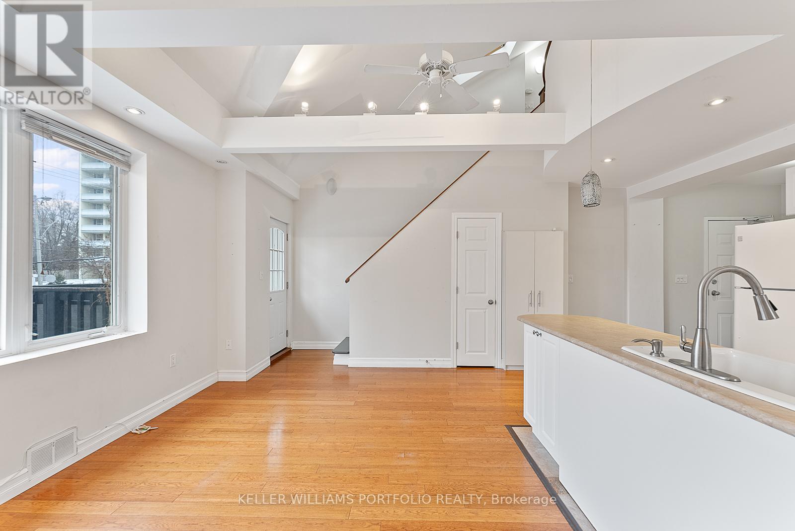 4 - 546 Eglinton Avenue E, Toronto, Ontario  M4P 1N9 - Photo 14 - C12603002