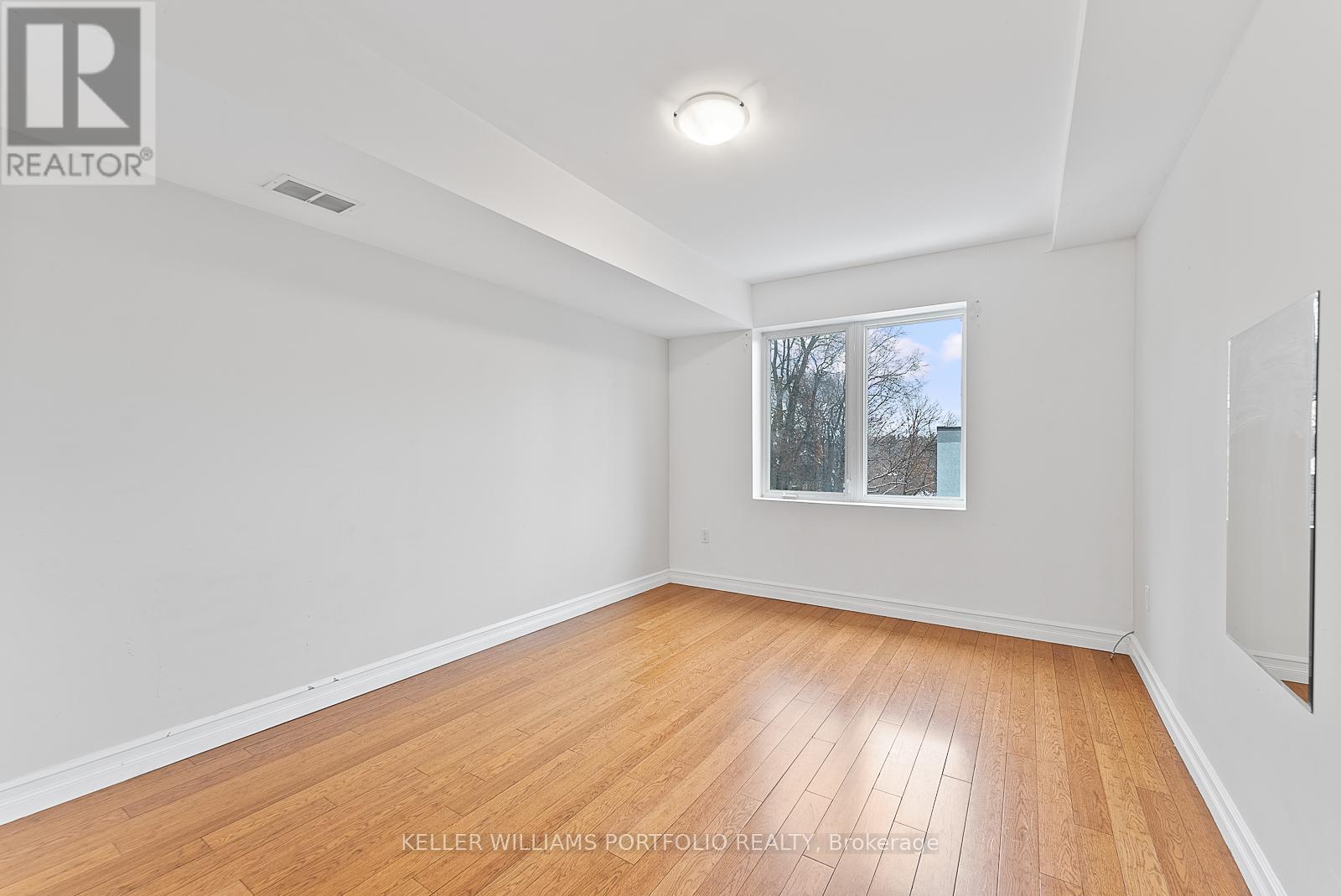 4 - 546 Eglinton Avenue E, Toronto, Ontario  M4P 1N9 - Photo 15 - C12603002