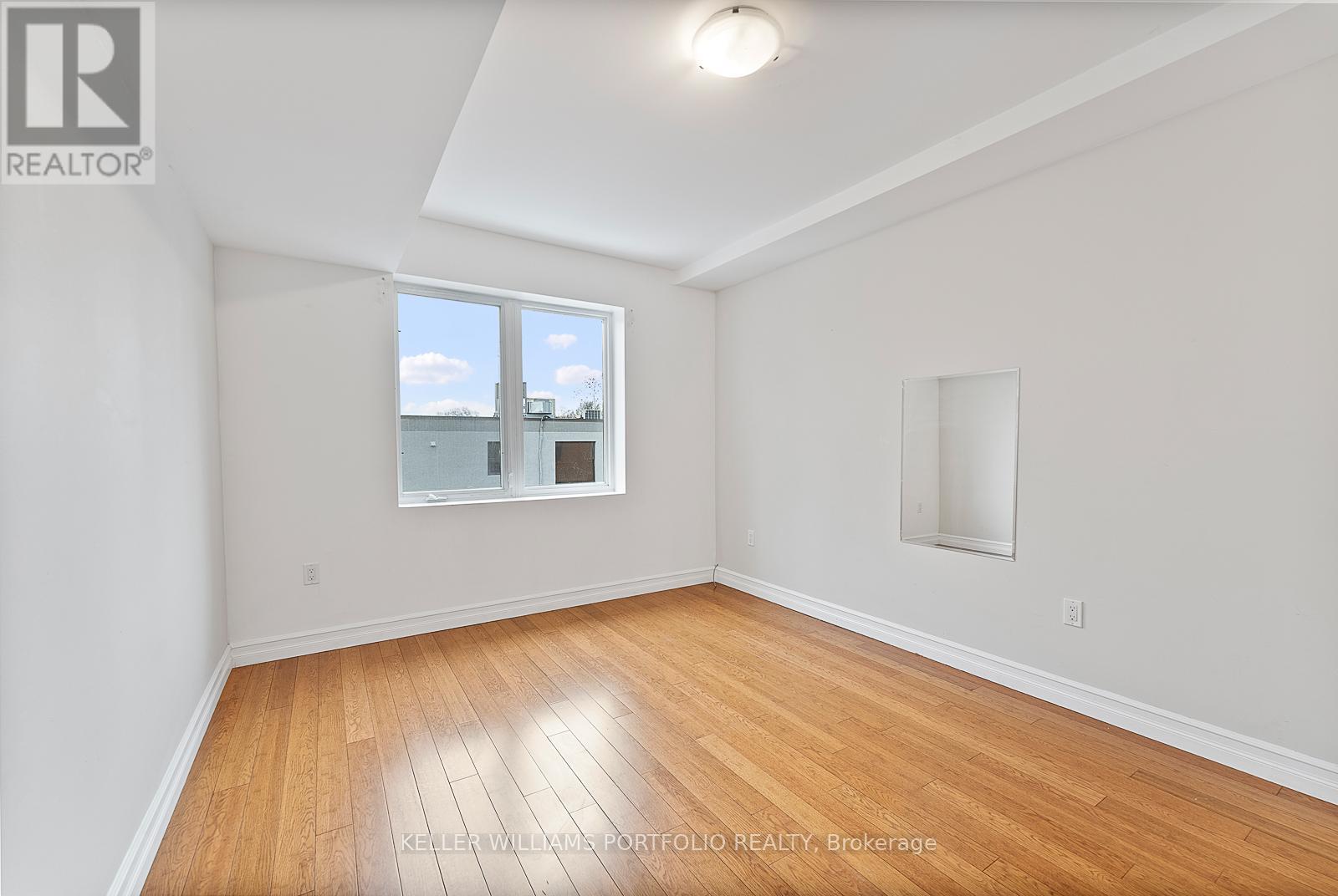 4 - 546 Eglinton Avenue E, Toronto, Ontario  M4P 1N9 - Photo 16 - C12603002