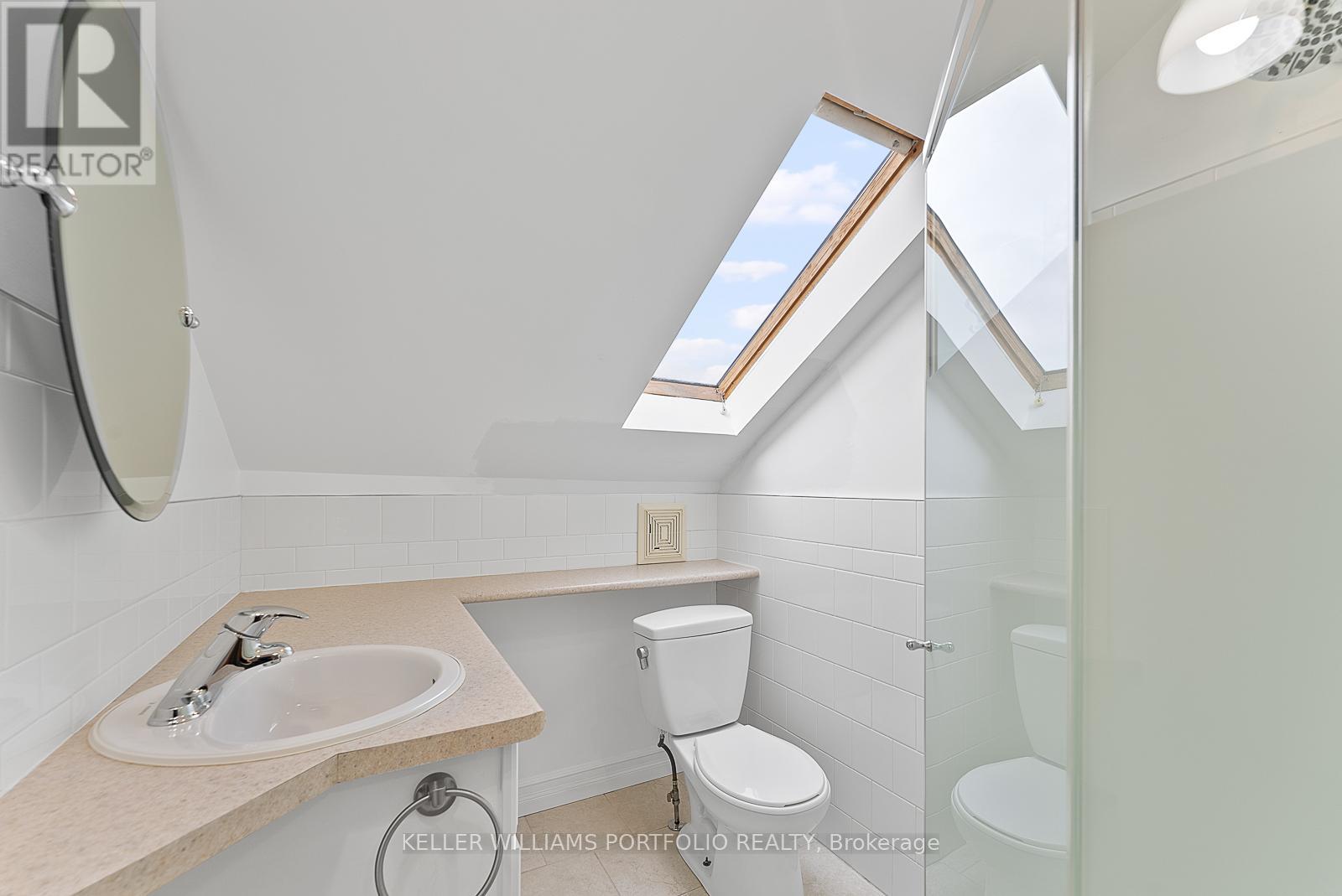 4 - 546 Eglinton Avenue E, Toronto, Ontario  M4P 1N9 - Photo 30 - C12603002