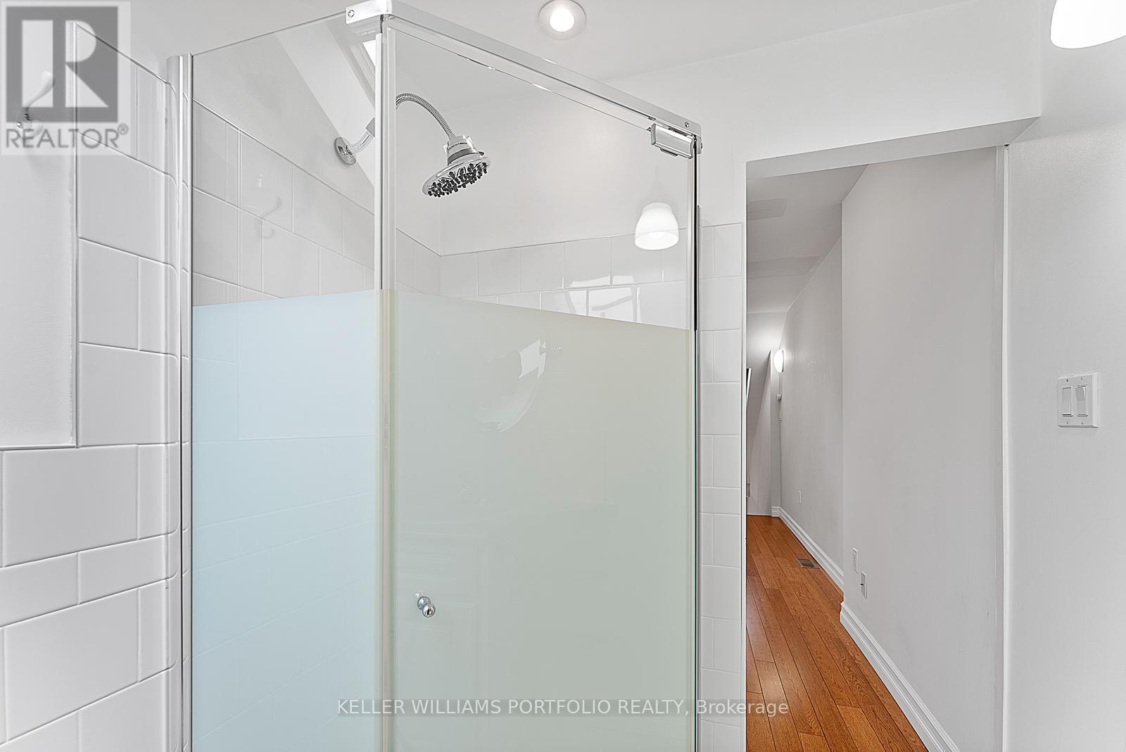 4 - 546 Eglinton Avenue E, Toronto, Ontario  M4P 1N9 - Photo 31 - C12603002