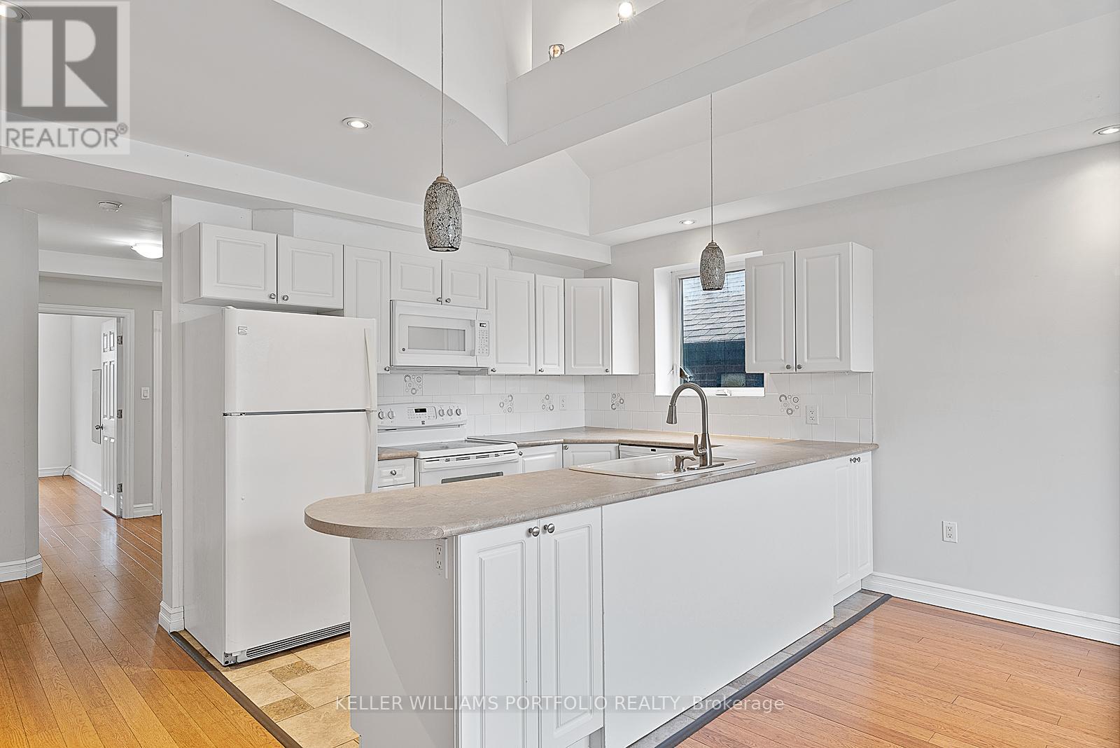 4 - 546 Eglinton Avenue E, Toronto, Ontario  M4P 1N9 - Photo 9 - C12603002