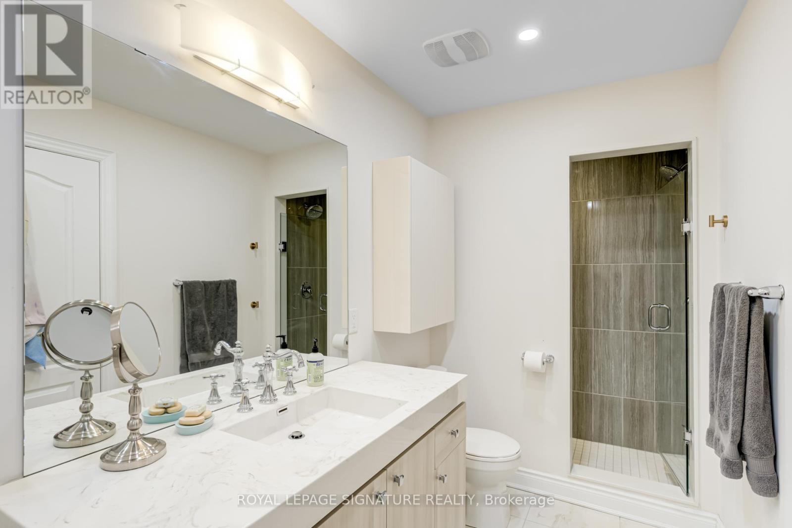 1223 Azinger Lane, Mississauga, Ontario  L5E 0A7 - Photo 18 - W12603006