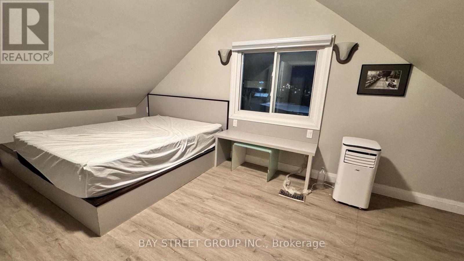 Side Upper - 5745 Stanley Avenue, Niagara Falls, Ontario  L2G 3X6 - Photo 10 - X12602976