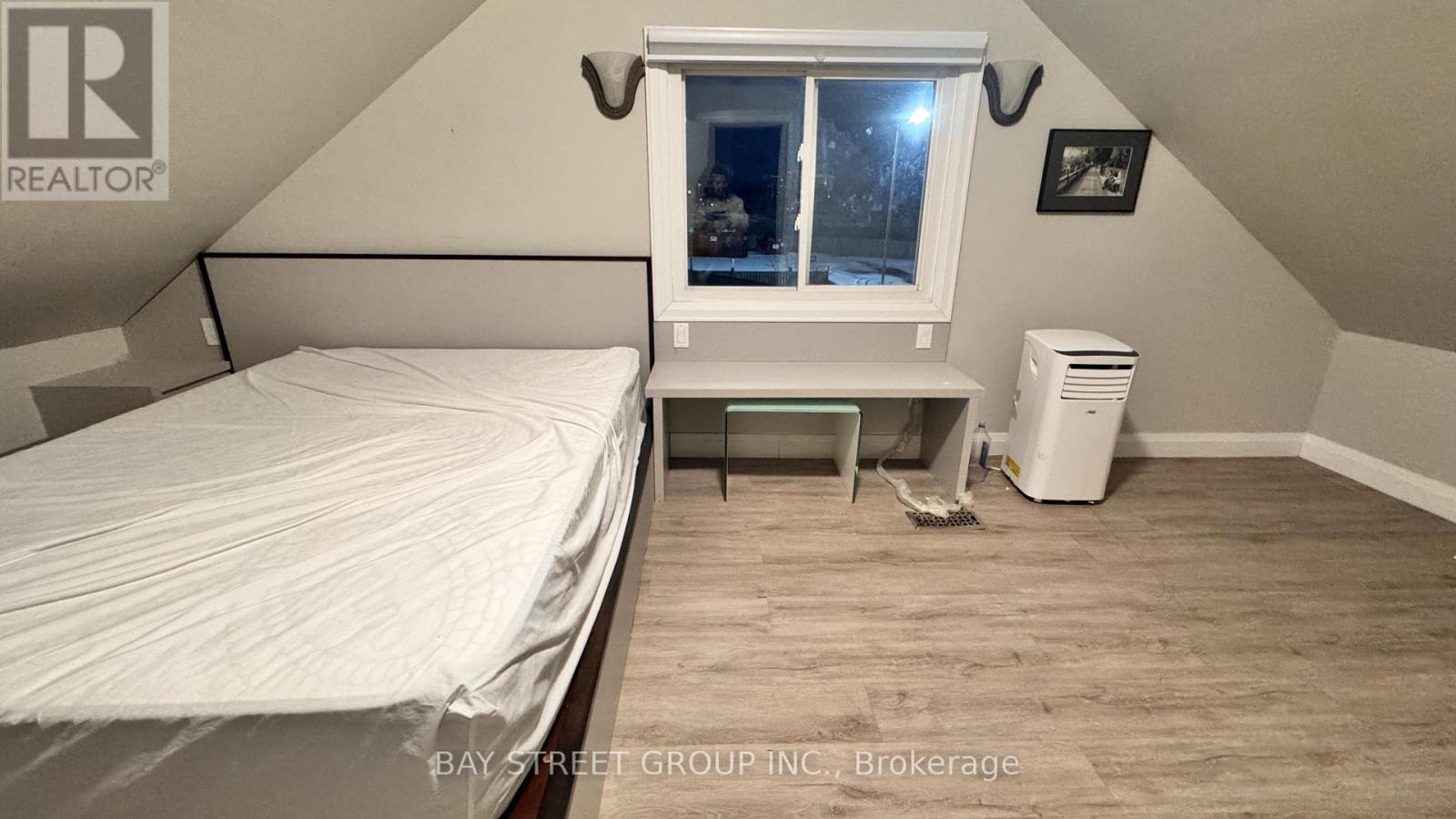 Side Upper - 5745 Stanley Avenue, Niagara Falls, Ontario  L2G 3X6 - Photo 11 - X12602976