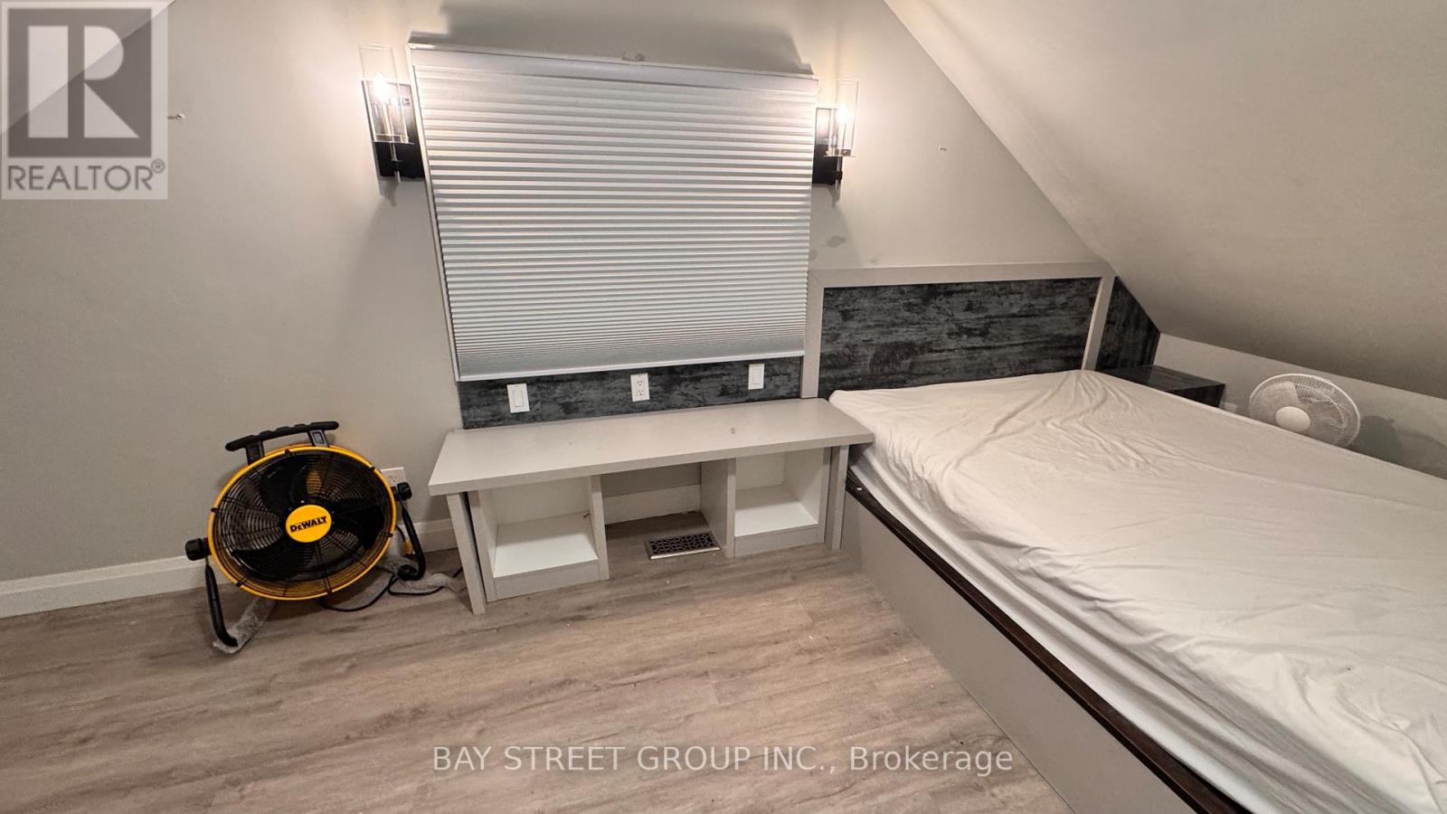 Side Upper - 5745 Stanley Avenue, Niagara Falls, Ontario  L2G 3X6 - Photo 12 - X12602976