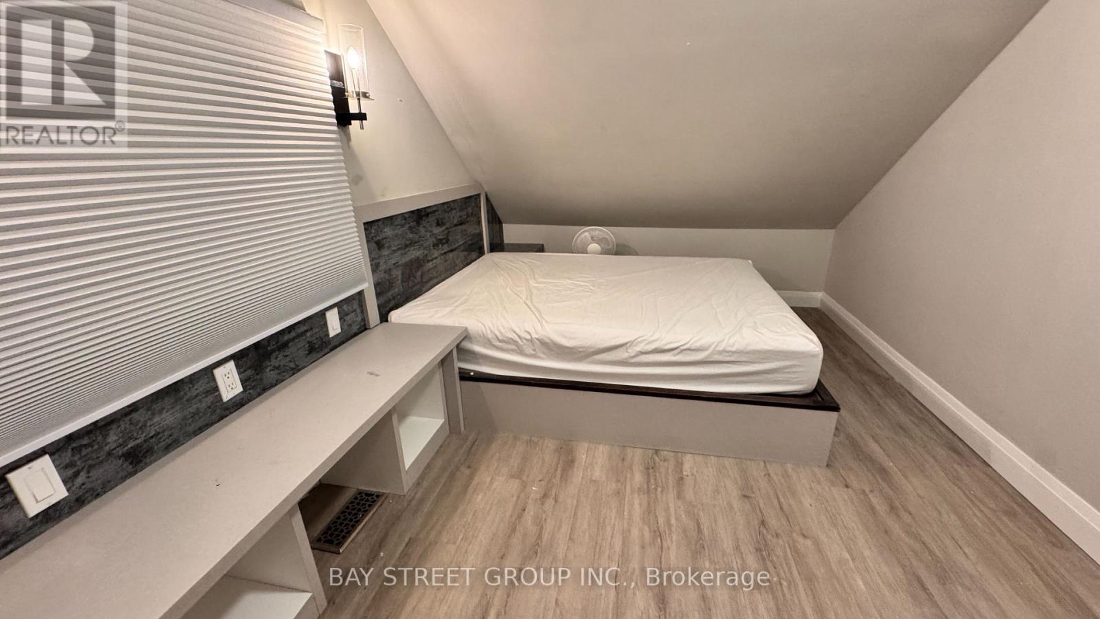 Side Upper - 5745 Stanley Avenue, Niagara Falls, Ontario  L2G 3X6 - Photo 13 - X12602976