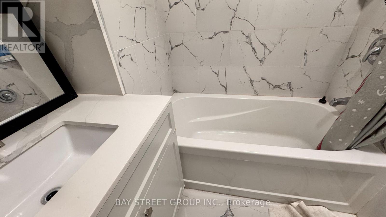 Side Upper - 5745 Stanley Avenue, Niagara Falls, Ontario  L2G 3X6 - Photo 15 - X12602976