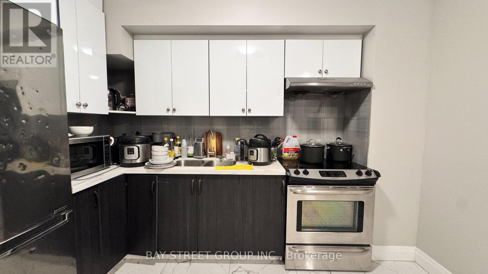 Side Upper - 5745 Stanley Avenue, Niagara Falls, Ontario  L2G 3X6 - Photo 4 - X12602976