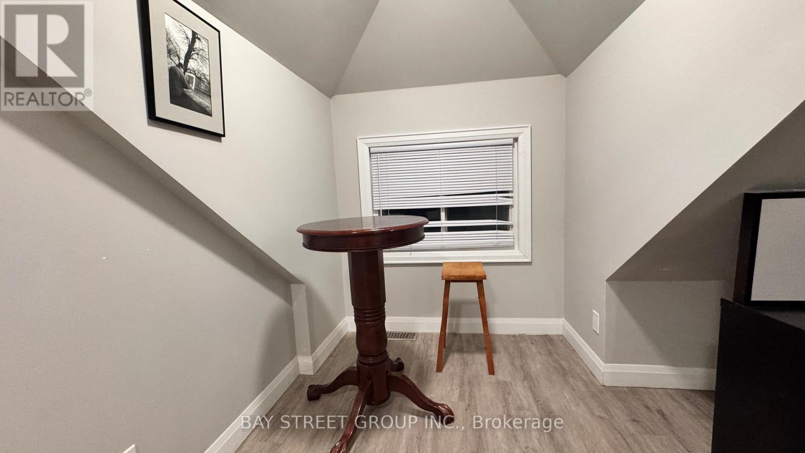 Side Upper - 5745 Stanley Avenue, Niagara Falls, Ontario  L2G 3X6 - Photo 7 - X12602976