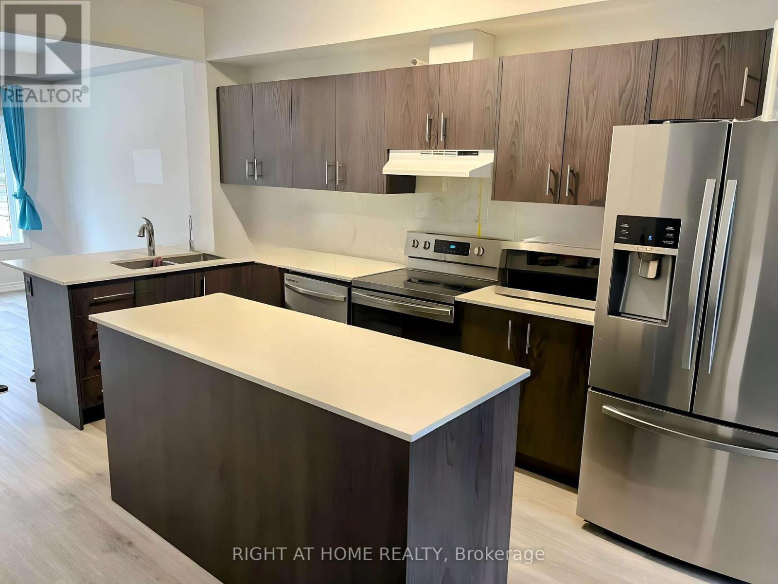 27 - 124 Compass Trail, Cambridge, Ontario  N3E 0E3 - Photo 4 - X12602990