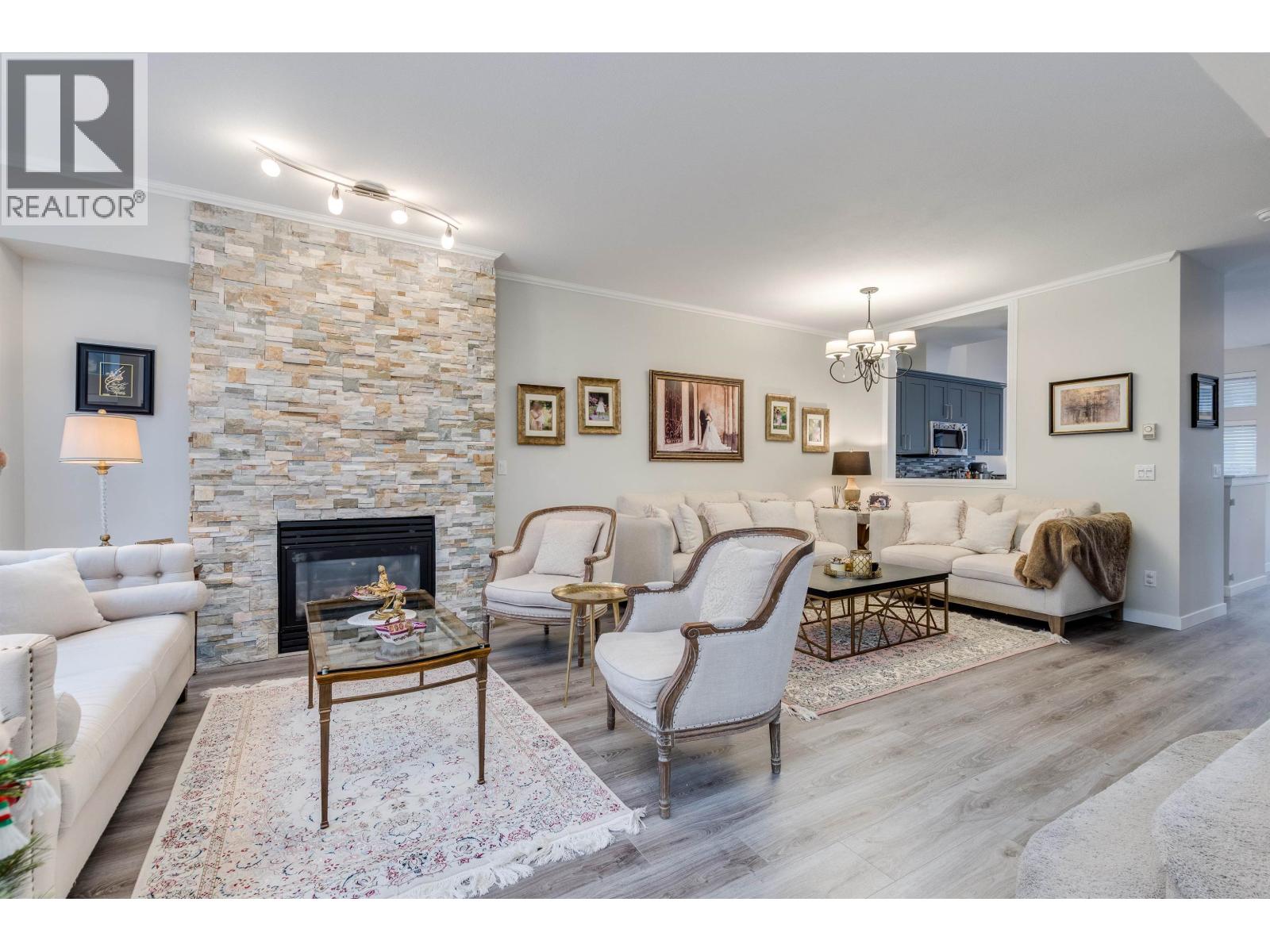 4 233 E 6th Street, North Vancouver, British Columbia  V7L 1P4 - Photo 5 - R3072311