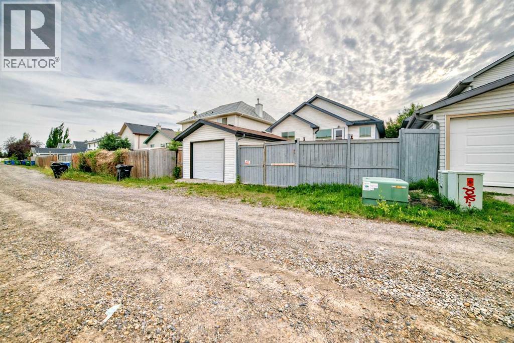 128 Erin Meadow Way Se, Calgary, Alberta  T2B 3P7 - Photo 46 - A2269575