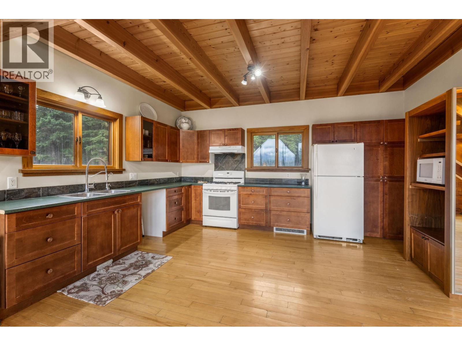 3492 Blackwater Road, D'arcy, British Columbia  V0N 1L0 - Photo 10 - R3072305