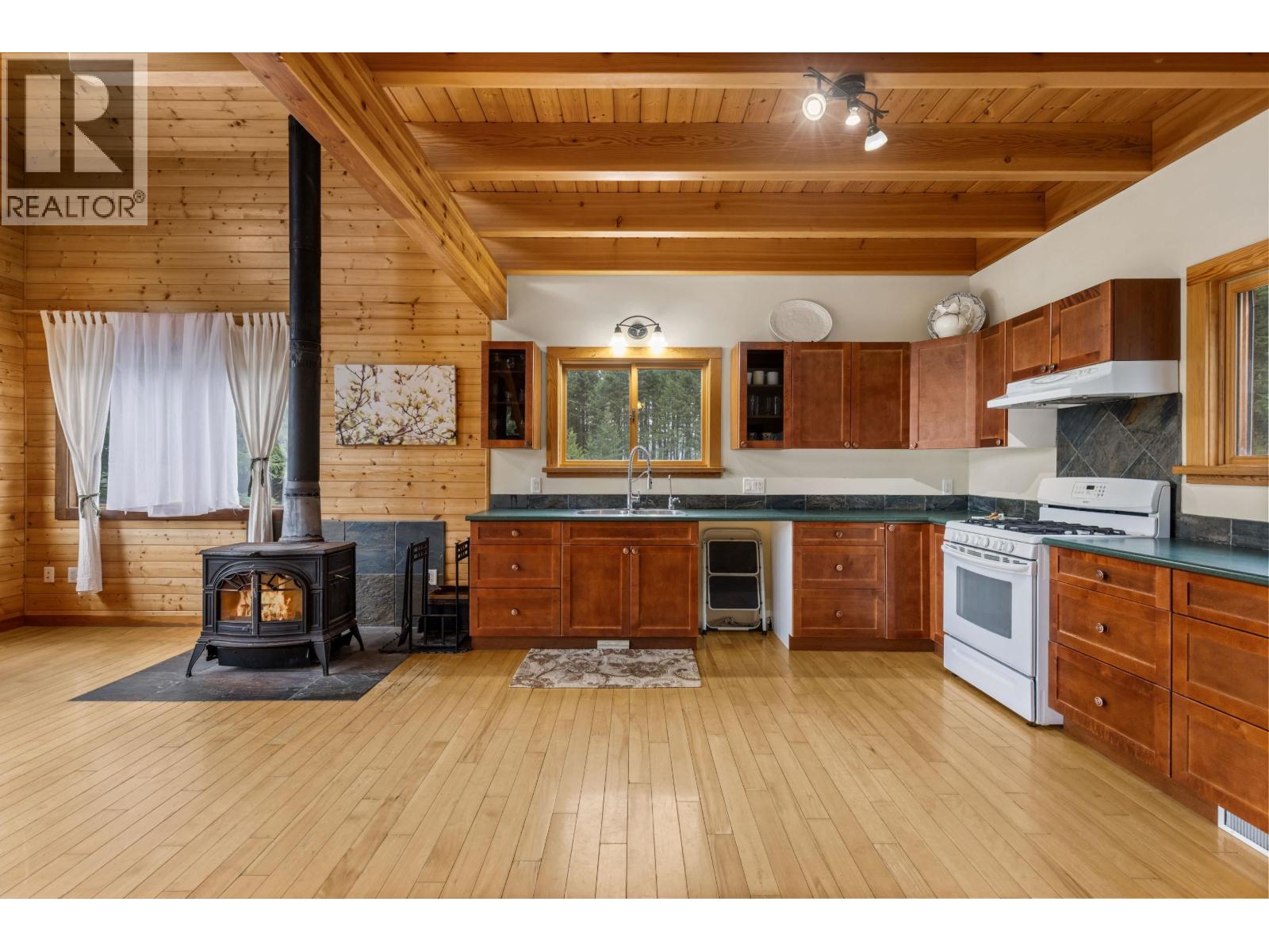 3492 Blackwater Road, D'arcy, British Columbia  V0N 1L0 - Photo 6 - R3072305