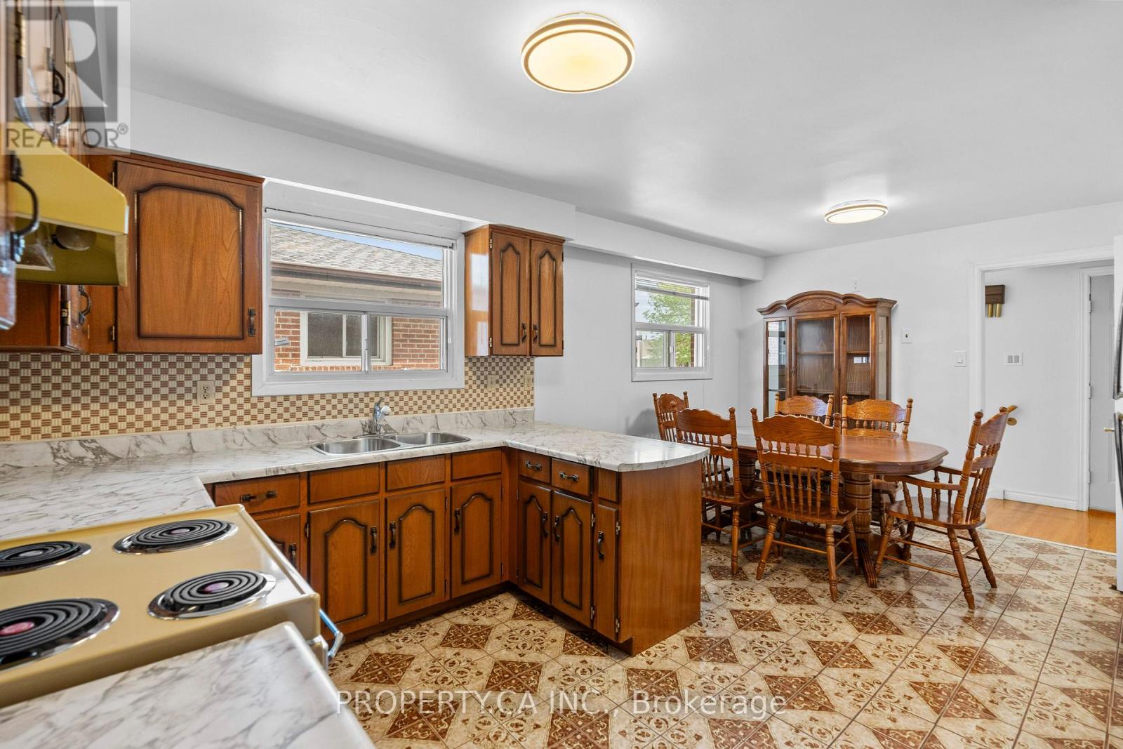 48 Navaho Drive, Toronto, Ontario  M2H 2X3 - Photo 5 - C12603036