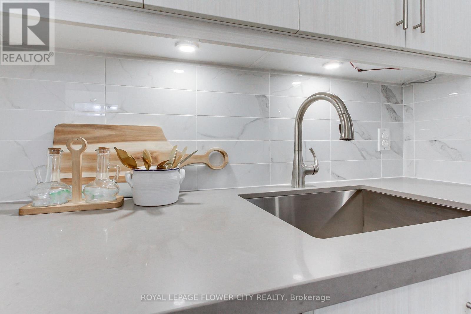 1502 - 105 Oneida Crescent, Richmond Hill, Ontario L4B 0G9 - Photo 14 - N12603066