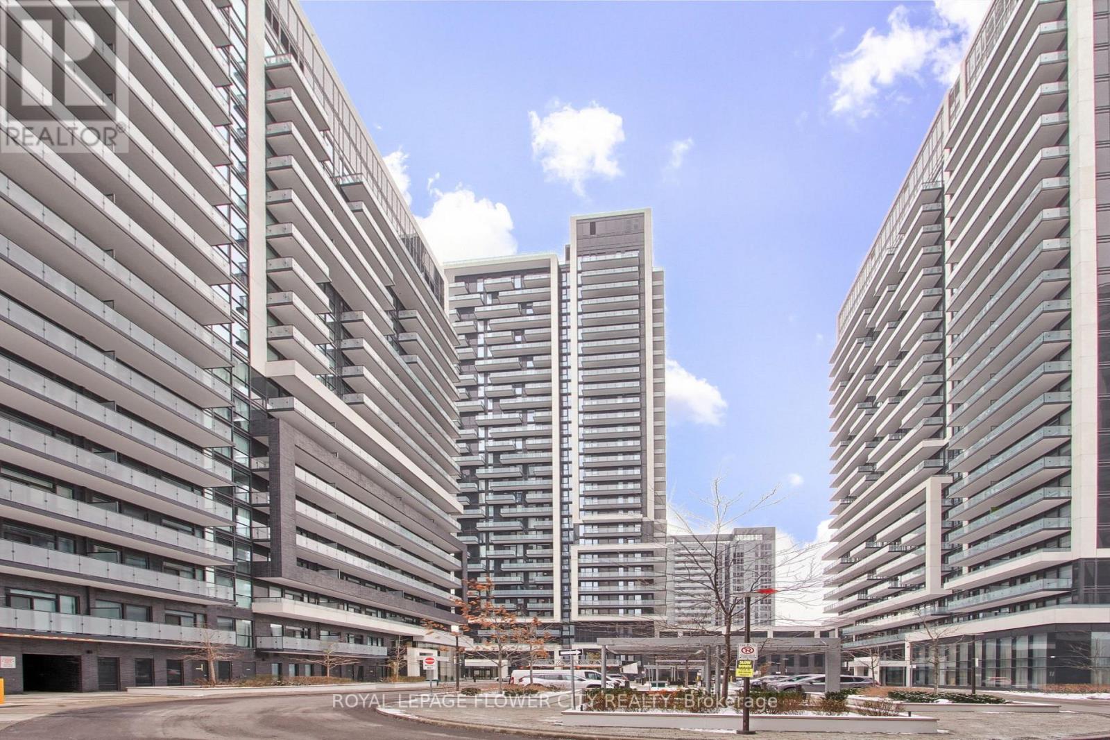 1502 - 105 Oneida Crescent, Richmond Hill, Ontario L4B 0G9 - Photo 2 - N12603066