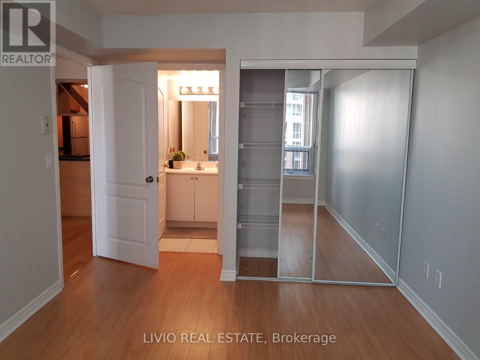 509 - 4080 Living Arts Drive, Mississauga, Ontario  L5B 4M8 - Photo 2 - W12600706