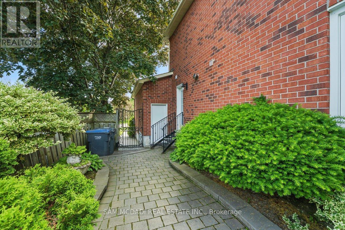 215 Anastasia Terrace, Mississauga, Ontario  L5B 3A5 - Photo 35 - W12603026