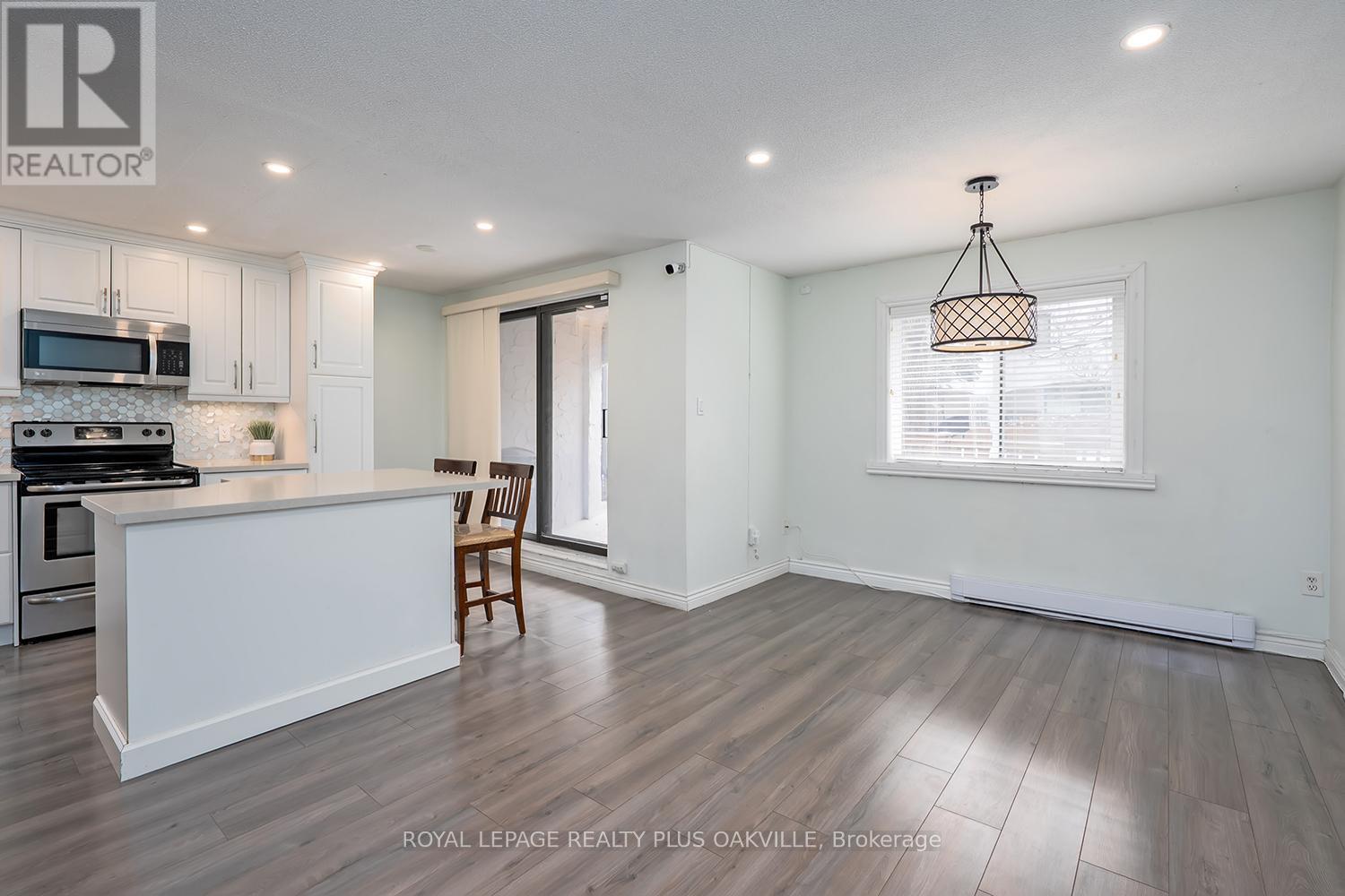 136 - 1058 Falgarwood Drive, Oakville, Ontario  L6H 2P3 - Photo 11 - W12603068