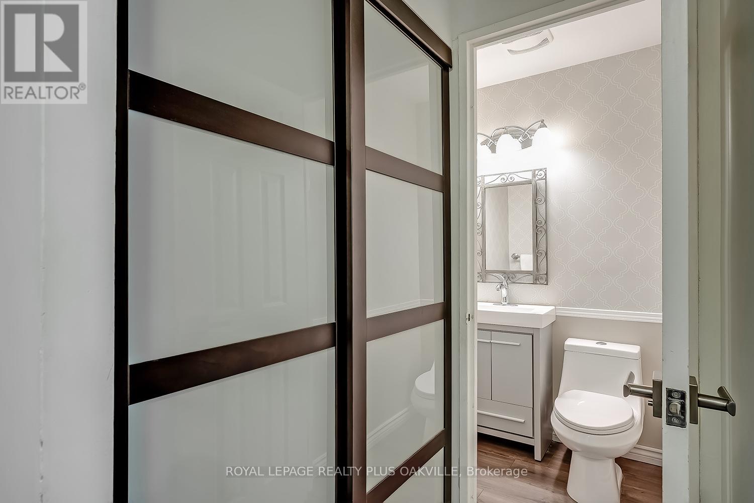 136 - 1058 Falgarwood Drive, Oakville, Ontario  L6H 2P3 - Photo 12 - W12603068