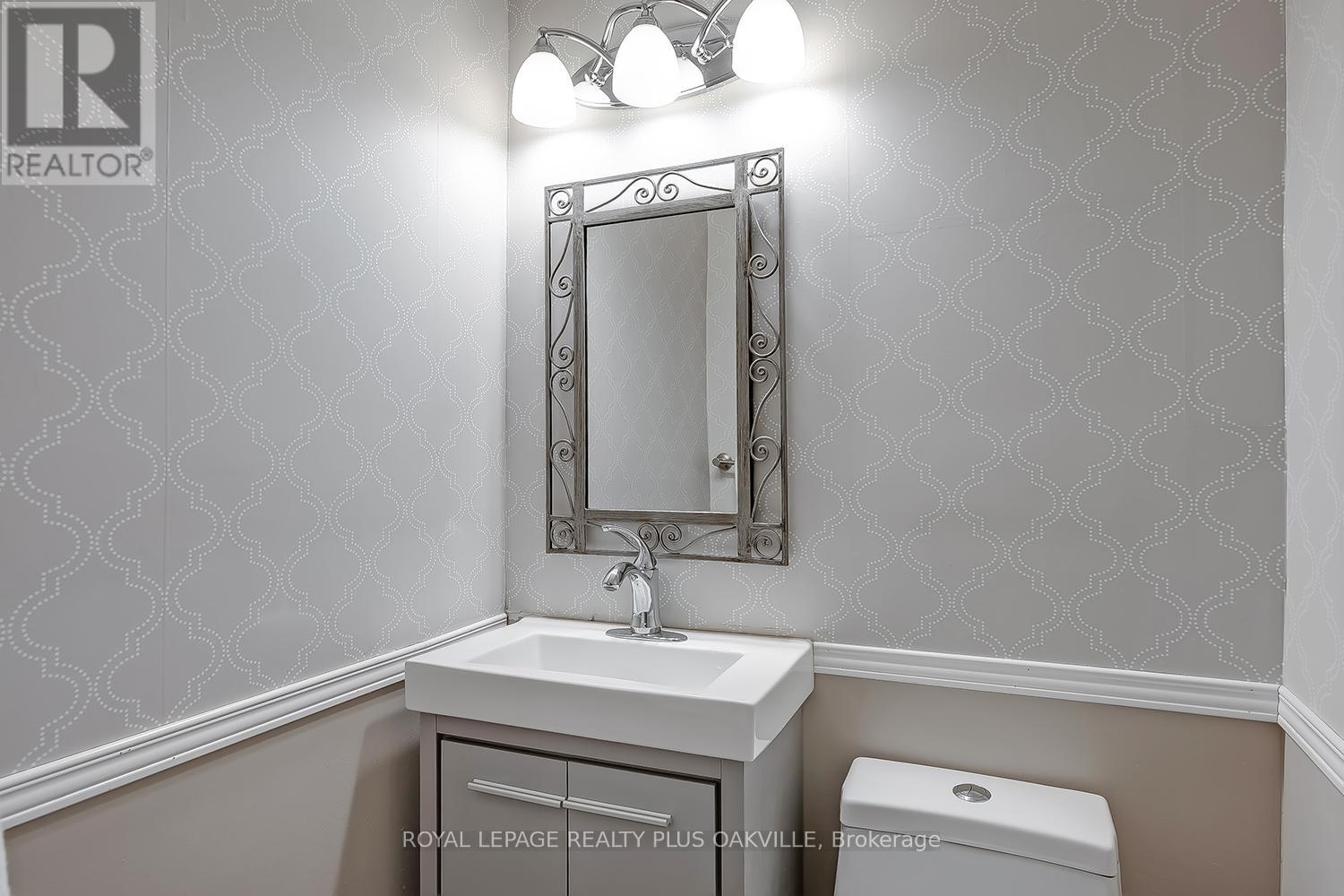 136 - 1058 Falgarwood Drive, Oakville, Ontario  L6H 2P3 - Photo 13 - W12603068