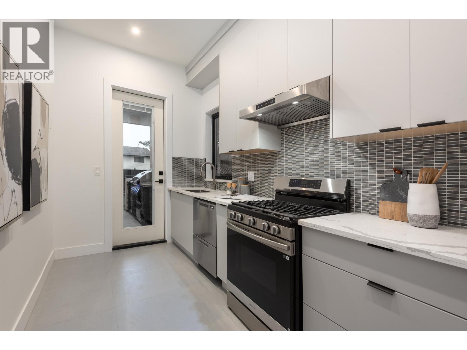 881 Porter Street, Coquitlam, British Columbia  V3J 5B9 - Photo 11 - R3072310