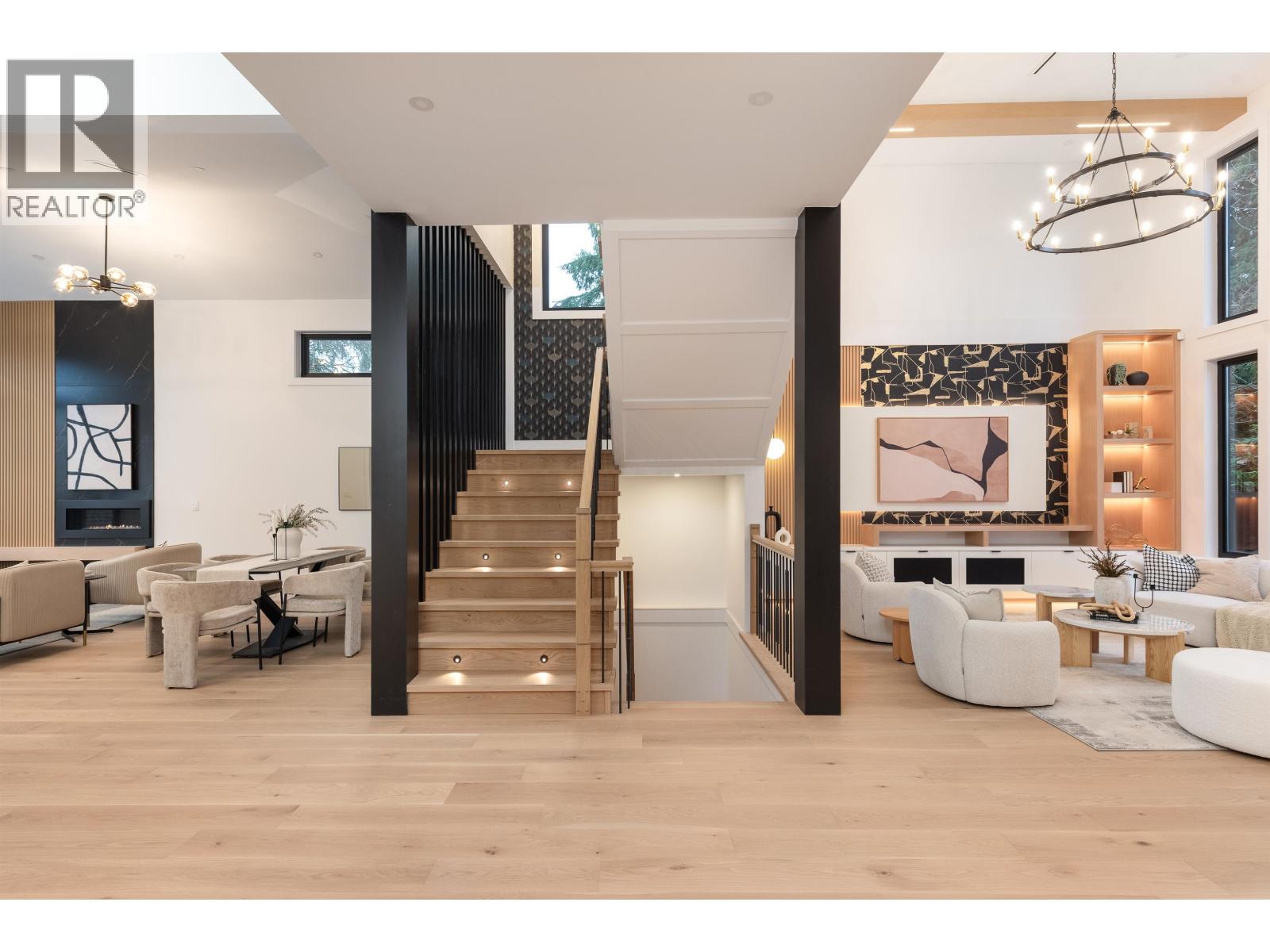 881 Porter Street, Coquitlam, British Columbia  V3J 5B9 - Photo 3 - R3072310