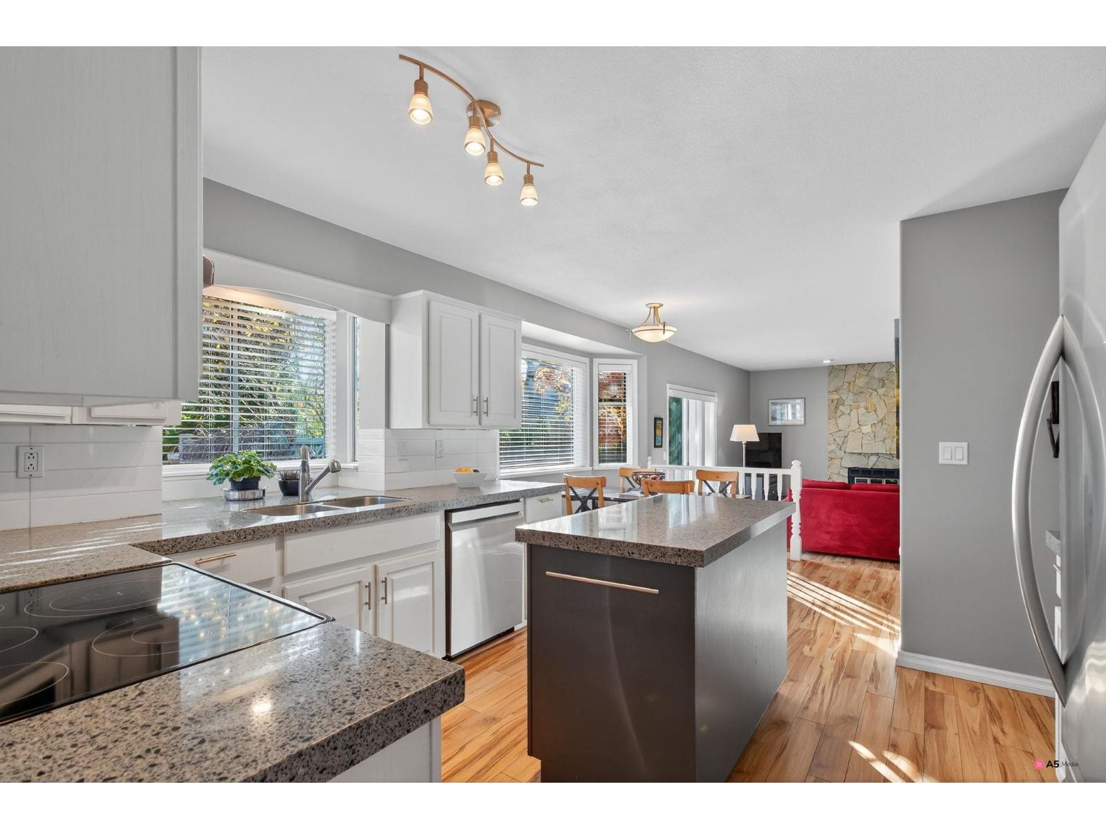 14082 17 Avenue, Surrey, British Columbia  V4A 8K4 - Photo 11 - R3072328