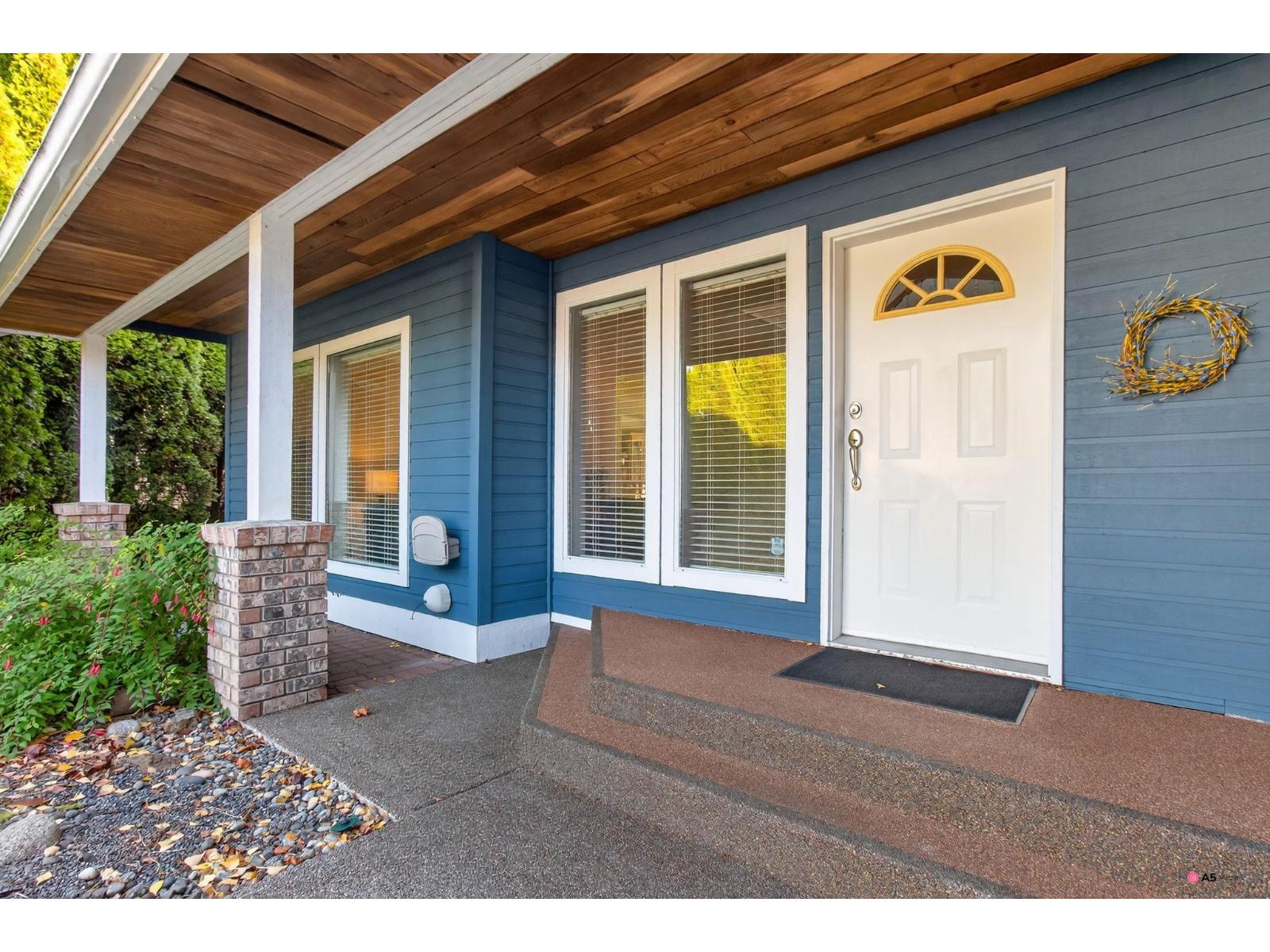 14082 17 Avenue, Surrey, British Columbia  V4A 8K4 - Photo 3 - R3072328