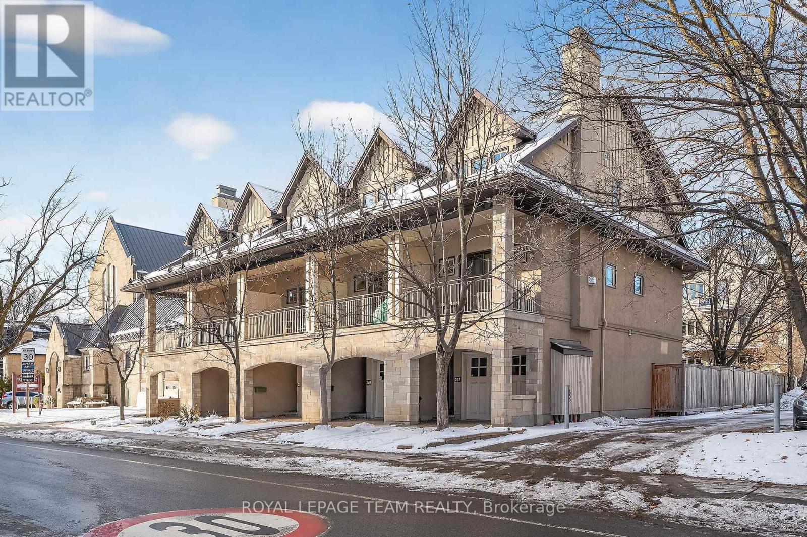 207 FIRST AVENUE, Ottawa, Ontario