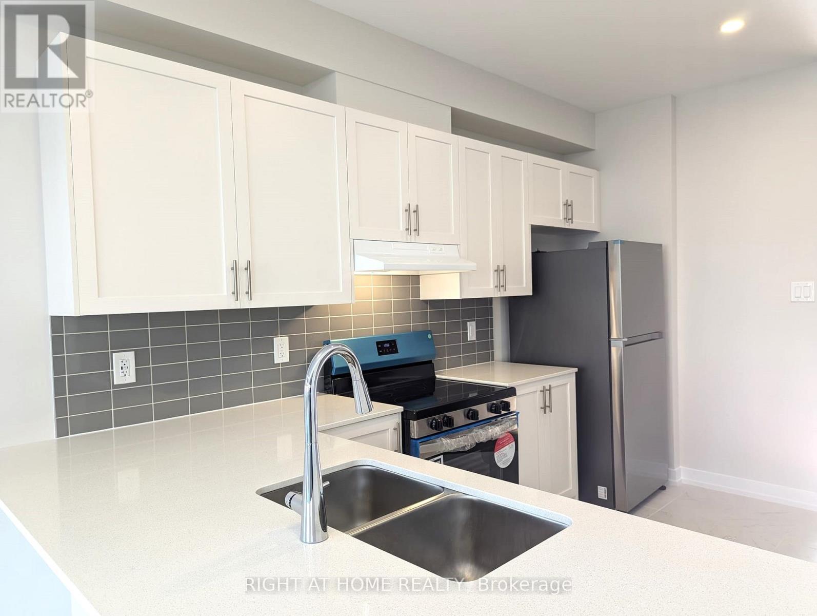 73 Hackamore Crescent, Ottawa, Ontario K0A 2Z0 - Photo 5 - X12603086