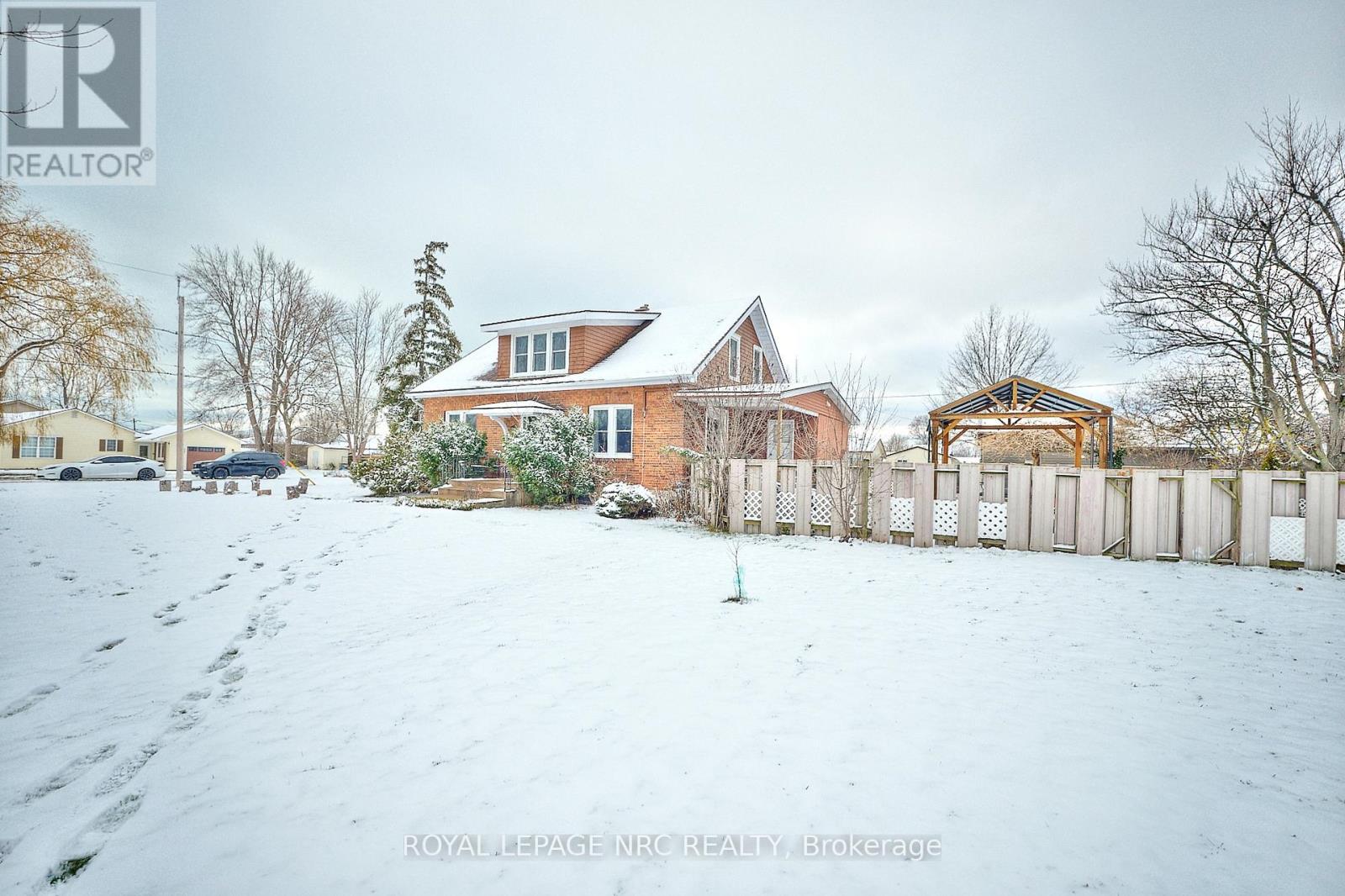 517 Crescent Road, Fort Erie, Ontario  L2A 4R1 - Photo 3 - X12603118