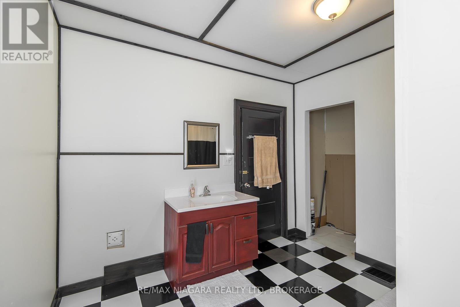 1937 Brookfield Road, Port Colborne, Ontario  L3K 5V3 - Photo 6 - X12603122