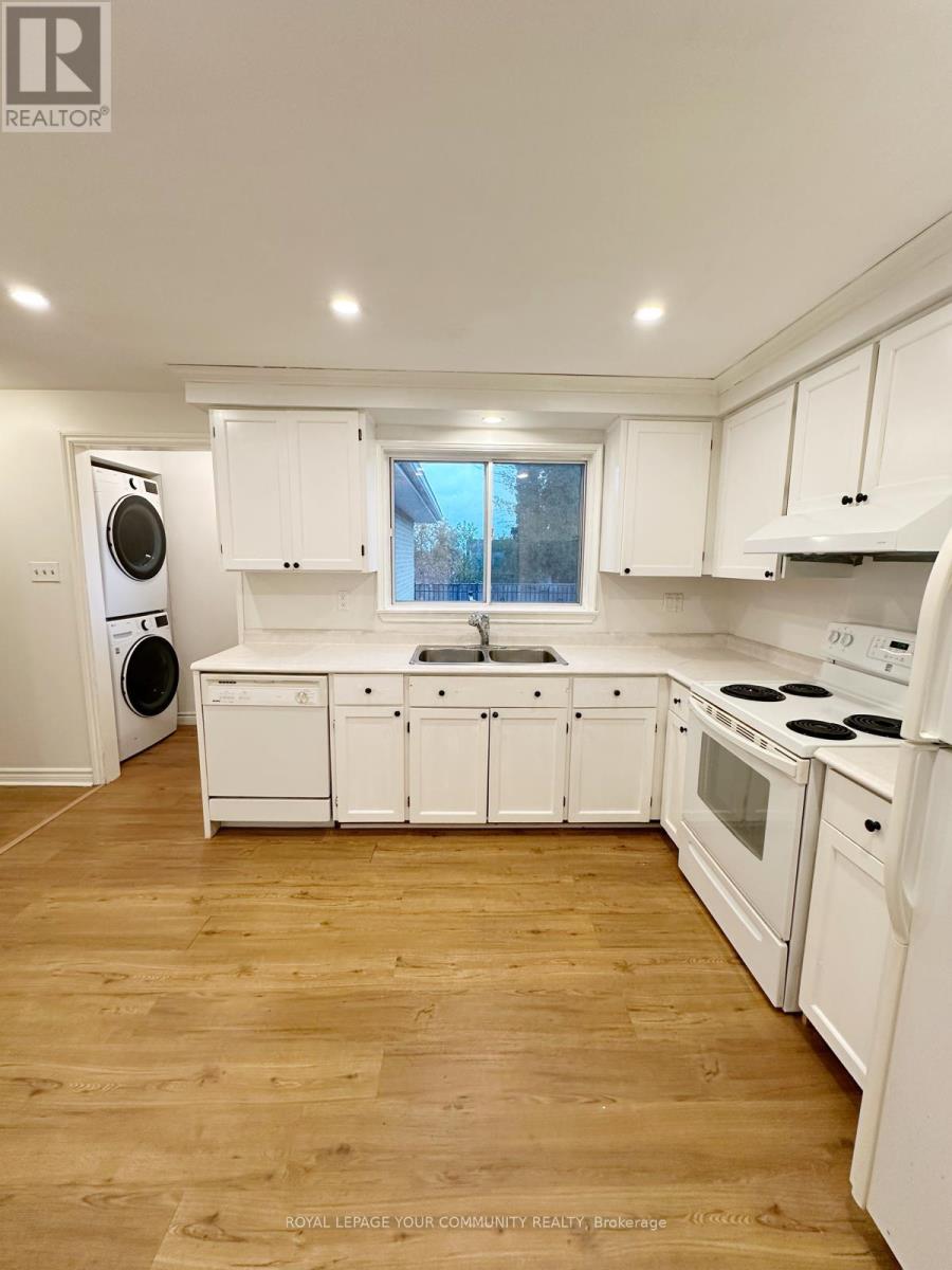 93 Hill Drive, Aurora, Ontario L4G 3A9 - Photo 4 - N12480052