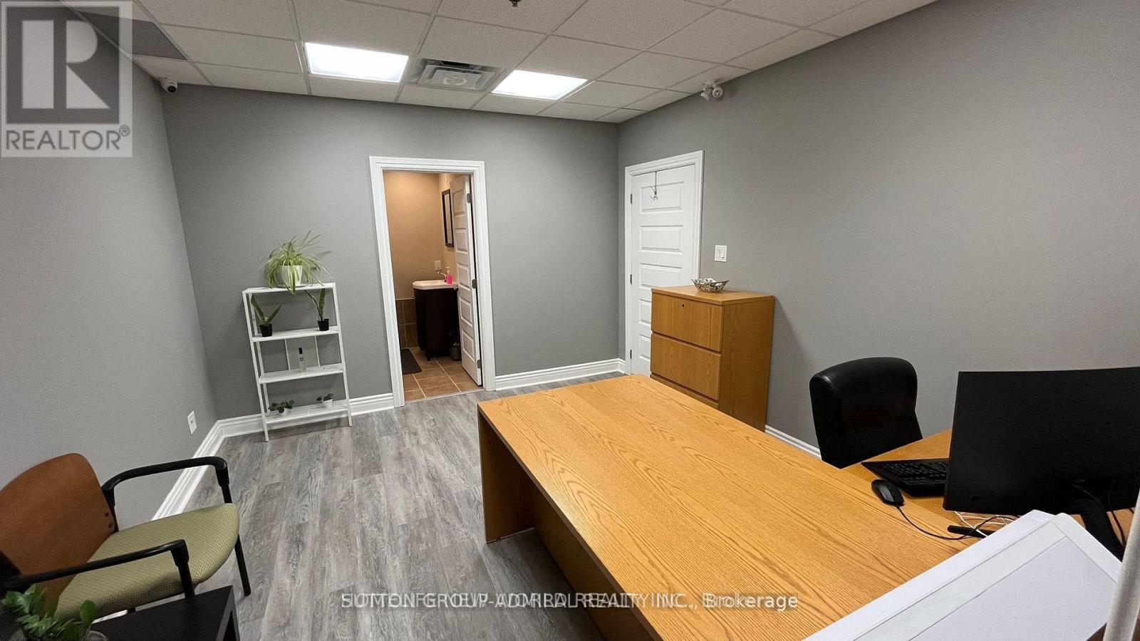 11 - 110 Konrad Crescent, Markham, Ontario L3R 9X2 - Photo 4 - N12602642