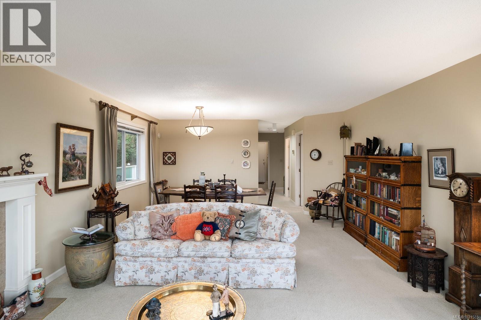 5 1356 Slater St, Saanich, British Columbia  V8X 2P9 - Photo 3 - 1021585