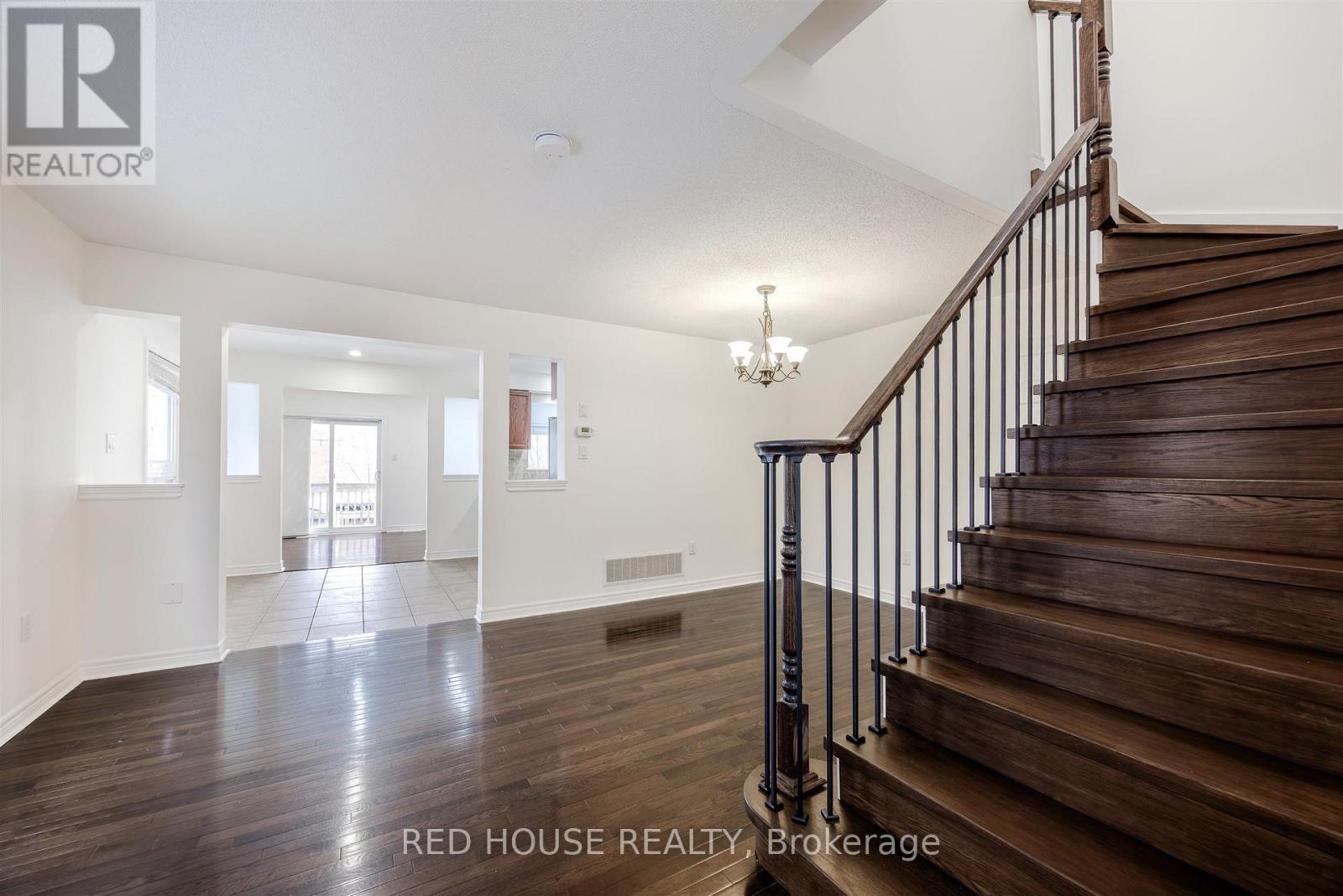 39 Harvest Hills Boulevard, East Gwillimbury, Ontario  L9N 0A6 - Photo 4 - N12603098